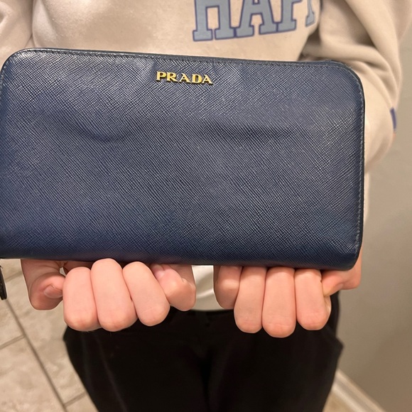 Pre-loved Authentic Prada Zip Wallet - Picture 2 of 12